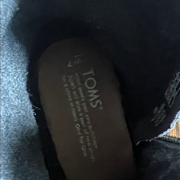 Like🎉TOMS Desert Wedge Dark Gray Suede Wedge Boots Size W7 - Picture 10 of 13